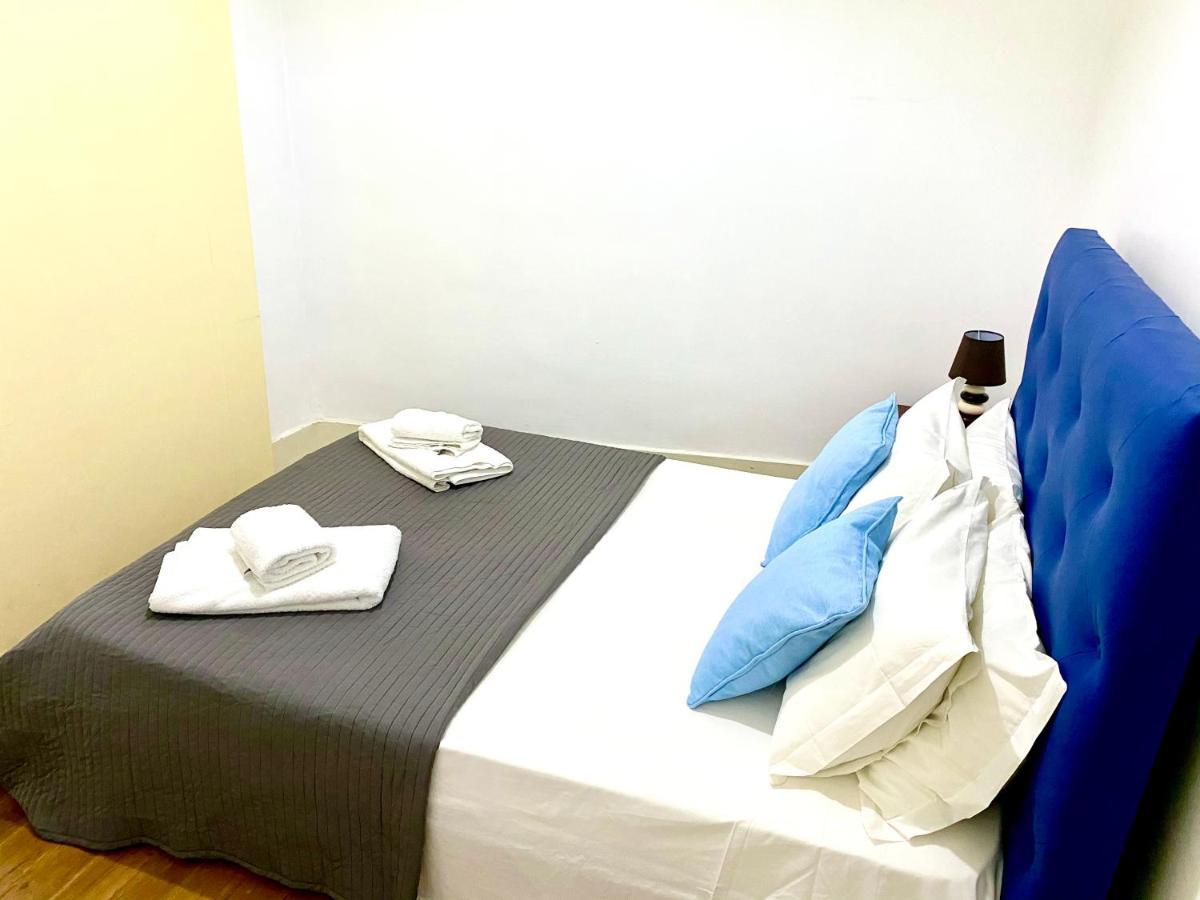 Relax Chiado 3 - Cute Little Double Room With Shared Bathroom Lisbona Esterno foto