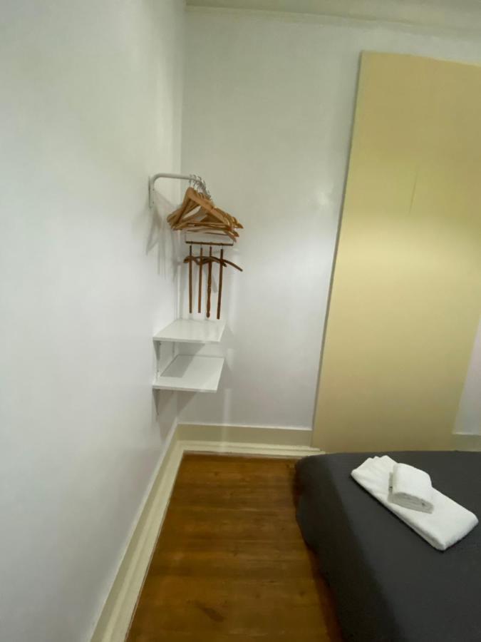Relax Chiado 3 - Cute Little Double Room With Shared Bathroom Lisbona Esterno foto